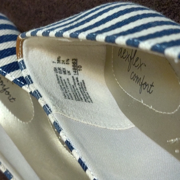 Deluxe Comfort by Payless Blue Striped Buckle Wedge Heals - Picture 4 of 4